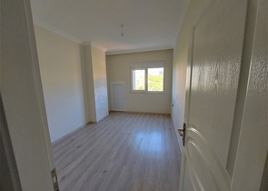 شقة 3 غرف وصالة مع مطبخ منفصل - مجمع سكني جديد -في محمودلار /الانيا 