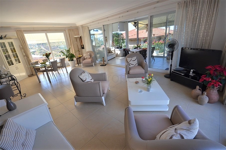 فيلا اطلالة بحر في الانيا -سعر مناسب - مسبح خاص -في كارجيجاك / الانيا 