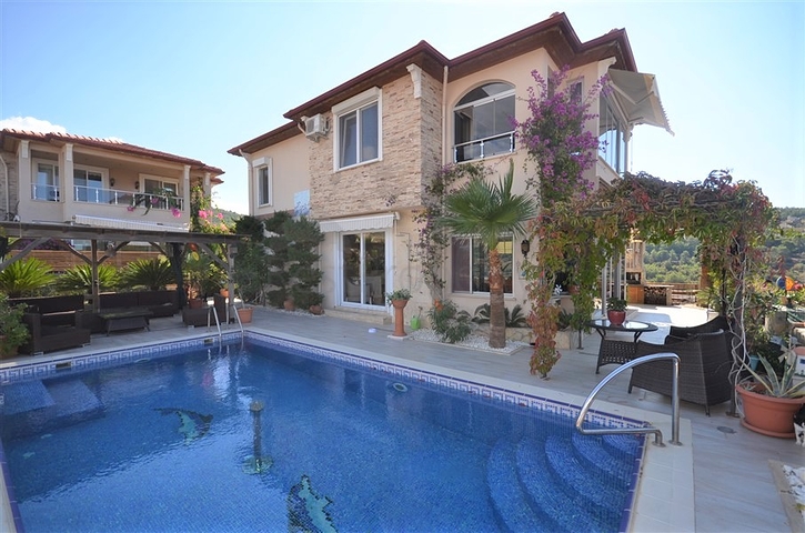 فيلا اطلالة بحر في الانيا -سعر مناسب - مسبح خاص -في كارجيجاك / الانيا 