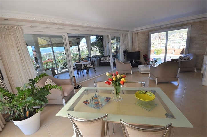 فيلا اطلالة بحر في الانيا -سعر مناسب - مسبح خاص -في كارجيجاك / الانيا 