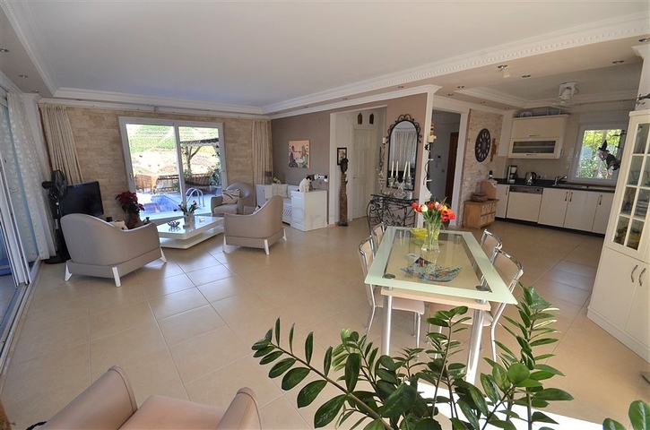 فيلا اطلالة بحر في الانيا -سعر مناسب - مسبح خاص -في كارجيجاك / الانيا 