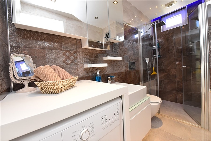 شقة فاخرة قريبة من شاطئ كليوباترا - تصميم 1+2 - اثاث انيق - في مركز الانيا 