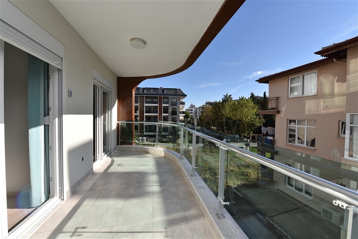 شقة فاخرة قريبة من شاطئ كليوباترا - تصميم 1+2 - اثاث انيق - في مركز الانيا 