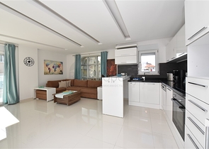 شقة فاخرة قريبة من شاطئ كليوباترا - تصميم 1+2 - اثاث انيق - في مركز الانيا 