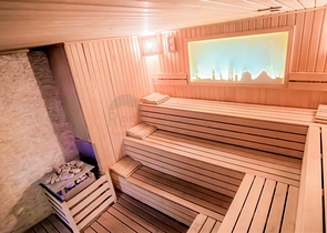 شقة فاخرة قريبة من شاطئ كليوباترا - تصميم 1+2 - اثاث انيق - في مركز الانيا 