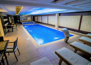 شقة فاخرة قريبة من شاطئ كليوباترا - تصميم 1+2 - اثاث انيق - في مركز الانيا 