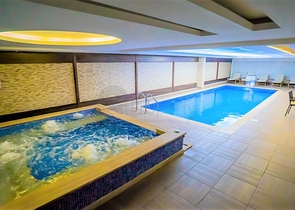 شقة فاخرة قريبة من شاطئ كليوباترا - تصميم 1+2 - اثاث انيق - في مركز الانيا 