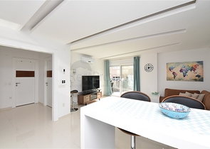 شقة فاخرة قريبة من شاطئ كليوباترا - تصميم 1+2 - اثاث انيق - في مركز الانيا 