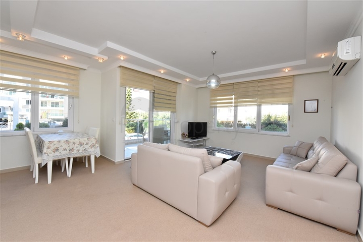 1 + 1 شقة للإيجار على الخط الأول 