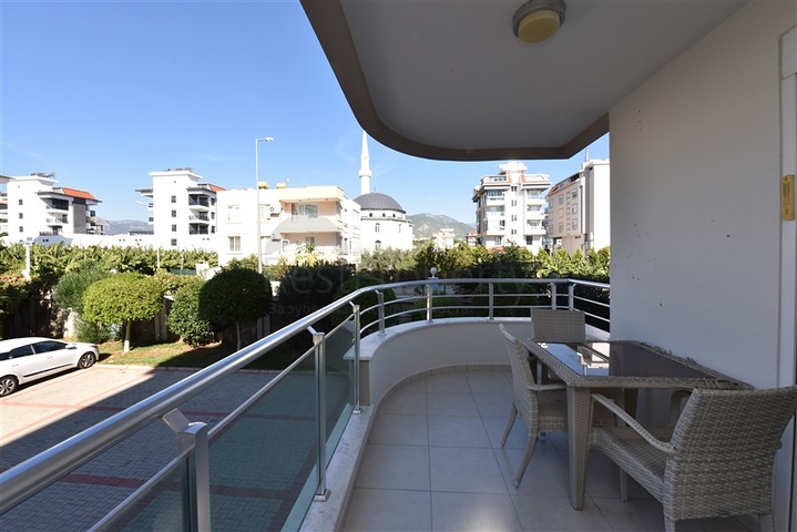 1 + 1 شقة للإيجار على الخط الأول 