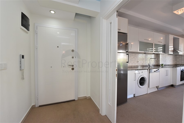 1 + 1 شقة للإيجار على الخط الأول 