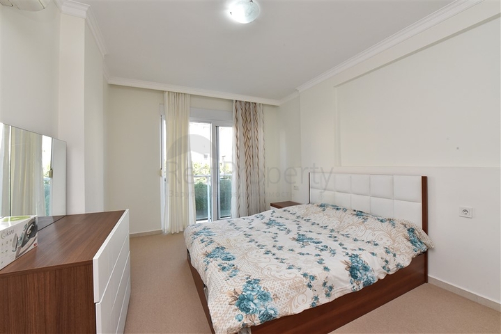 1 + 1 شقة للإيجار على الخط الأول 