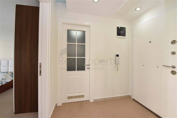 1 + 1 شقة للإيجار على الخط الأول 