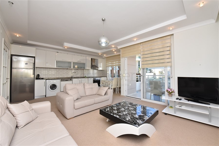 1 + 1 شقة للإيجار على الخط الأول 