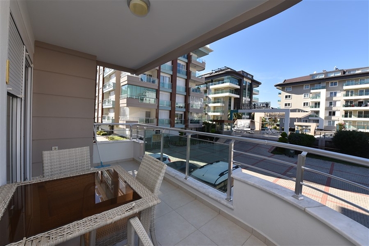 1 + 1 شقة للإيجار على الخط الأول 