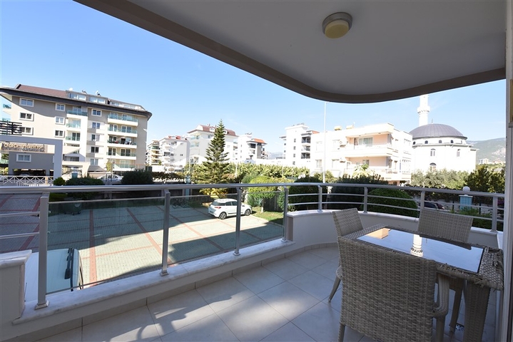 1 + 1 شقة للإيجار على الخط الأول 