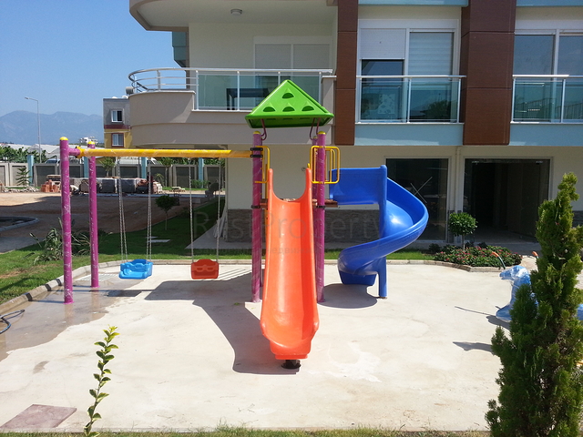 1 + 1 شقة للإيجار على الخط الأول 