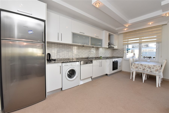 1 + 1 شقة للإيجار على الخط الأول 