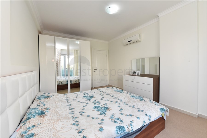 1 + 1 شقة للإيجار على الخط الأول 