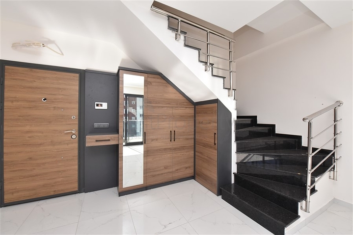 دوبلكس جديدة بسعر مميز -في منطقة  اوبا المركزية -الانيا 