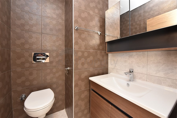 دوبلكس جديدة بسعر مميز -في منطقة  اوبا المركزية -الانيا 