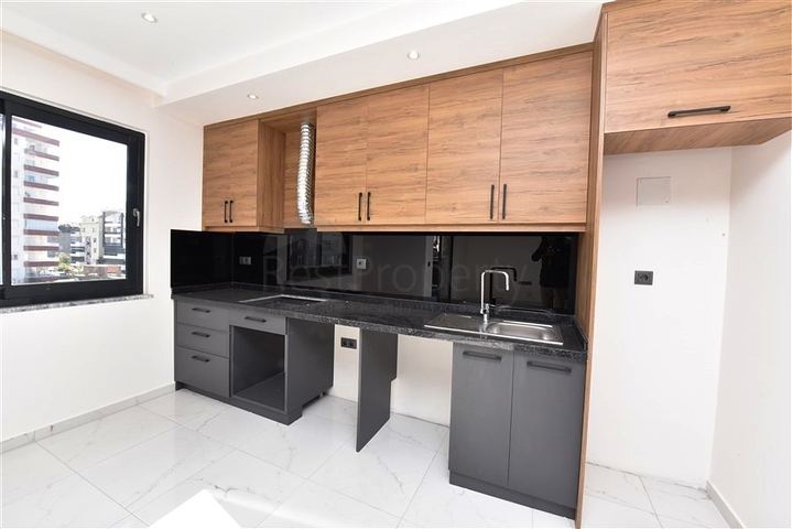 دوبلكس جديدة بسعر مميز -في منطقة  اوبا المركزية -الانيا 