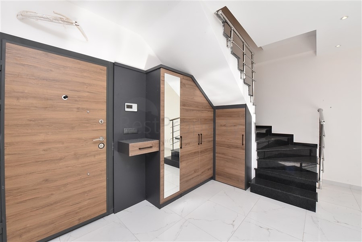 دوبلكس جديدة بسعر مميز -في منطقة  اوبا المركزية -الانيا 