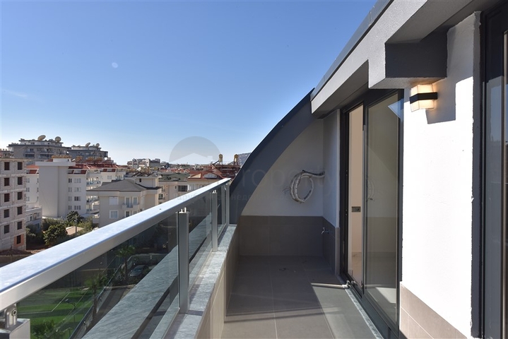 دوبلكس جديدة بسعر مميز -في منطقة  اوبا المركزية -الانيا 