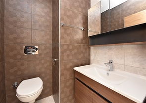 دوبلكس جديدة بسعر مميز -في منطقة  اوبا المركزية -الانيا 