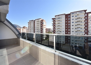 دوبلكس جديدة بسعر مميز -في منطقة  اوبا المركزية -الانيا 