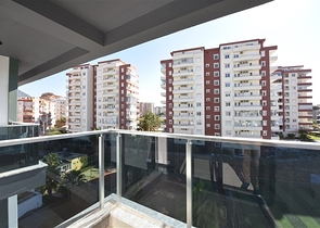 دوبلكس جديدة بسعر مميز -في منطقة  اوبا المركزية -الانيا 