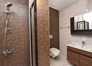 دوبلكس جديدة بسعر مميز -في منطقة  اوبا المركزية -الانيا 