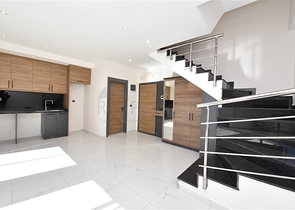 دوبلكس جديدة بسعر مميز -في منطقة  اوبا المركزية -الانيا 