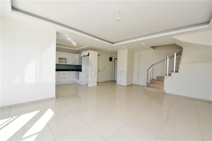 دوبلكس اطلالة بحر -في محمودلار / الانيا  