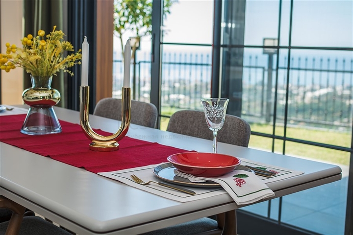 فيلا فاخرة في الانيا - اطلالة بحر - 5 غرف وصالة -في كاستل / الانيا 