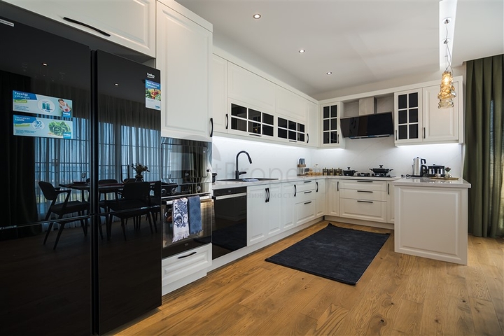 فيلا فاخرة في الانيا - اطلالة بحر - 5 غرف وصالة -في كاستل / الانيا 