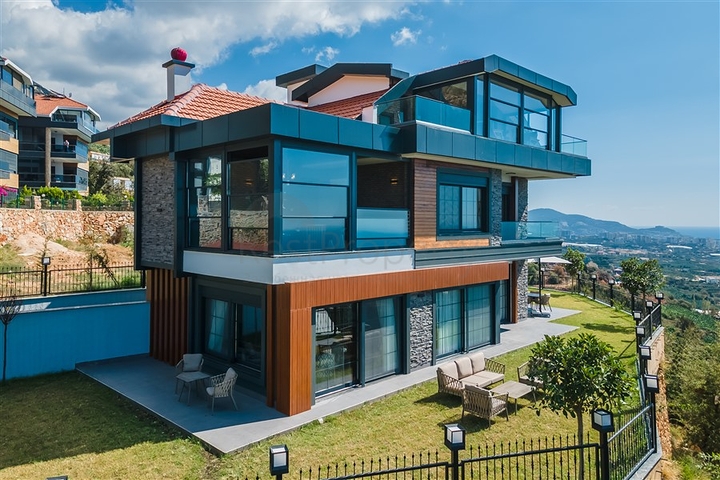 فيلا فاخرة في الانيا - اطلالة بحر - 5 غرف وصالة -في كاستل / الانيا 