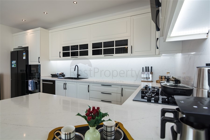 فيلا فاخرة في الانيا - اطلالة بحر - 5 غرف وصالة -في كاستل / الانيا 