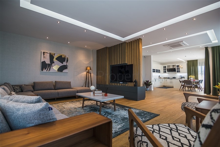 فيلا فاخرة في الانيا - اطلالة بحر - 5 غرف وصالة -في كاستل / الانيا 