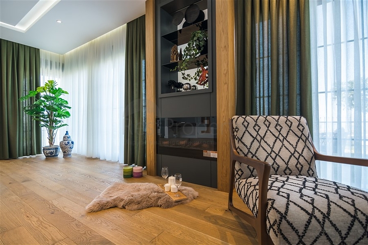 فيلا فاخرة في الانيا - اطلالة بحر - 5 غرف وصالة -في كاستل / الانيا 