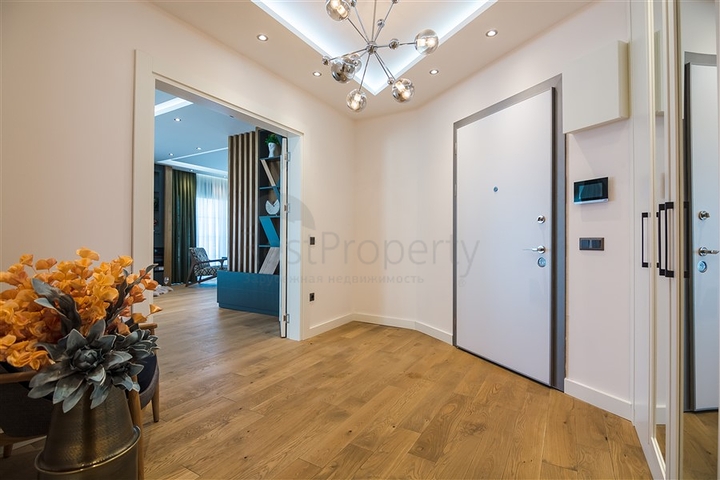 فيلا فاخرة في الانيا - اطلالة بحر - 5 غرف وصالة -في كاستل / الانيا 