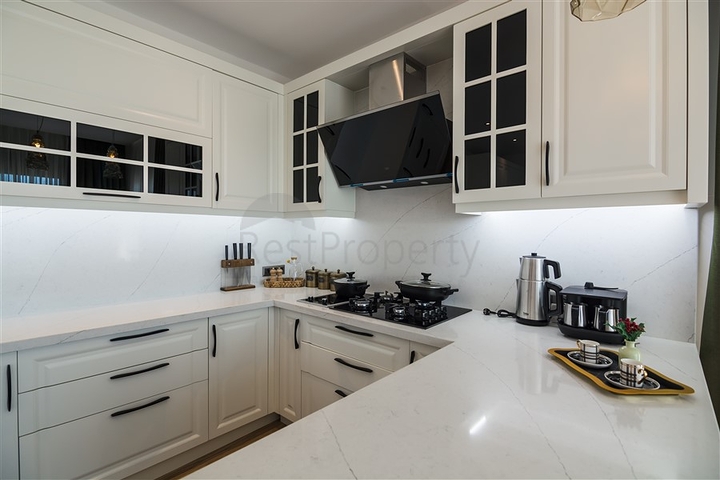 فيلا فاخرة في الانيا - اطلالة بحر - 5 غرف وصالة -في كاستل / الانيا 