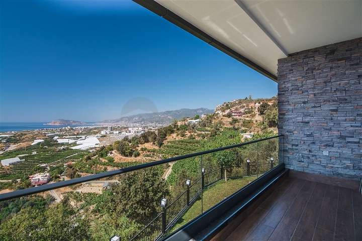 فيلا فاخرة في الانيا - اطلالة بحر - 5 غرف وصالة -في كاستل / الانيا 