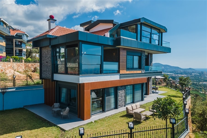 فيلا فاخرة في الانيا - اطلالة بحر - 5 غرف وصالة -في كاستل / الانيا 