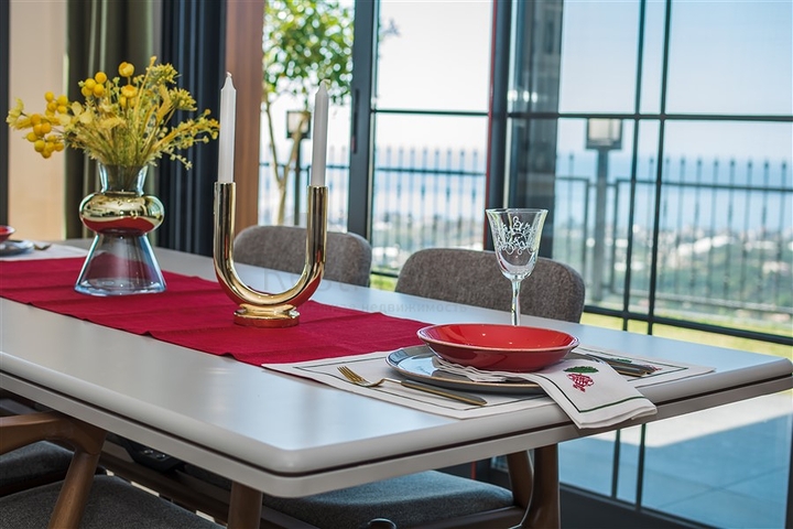 فيلا فاخرة في الانيا - اطلالة بحر - 5 غرف وصالة -في كاستل / الانيا 