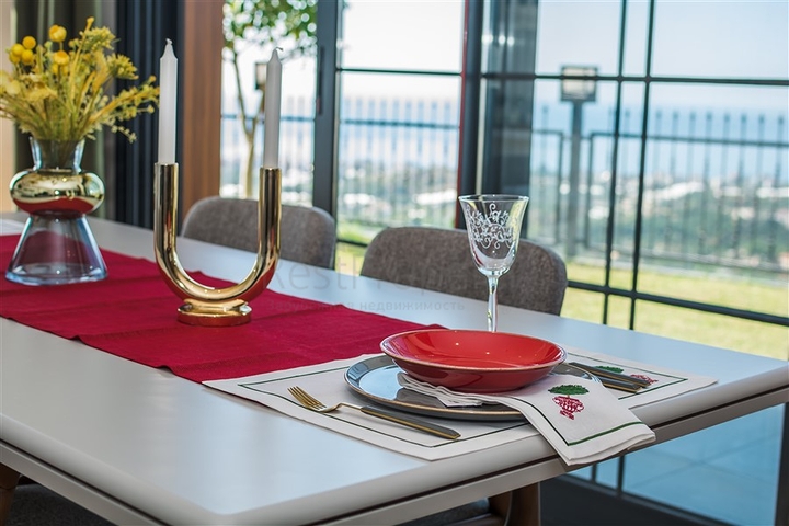 فيلا فاخرة في الانيا - اطلالة بحر - 5 غرف وصالة -في كاستل / الانيا 