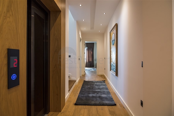 فيلا فاخرة في الانيا - اطلالة بحر - 5 غرف وصالة -في كاستل / الانيا 