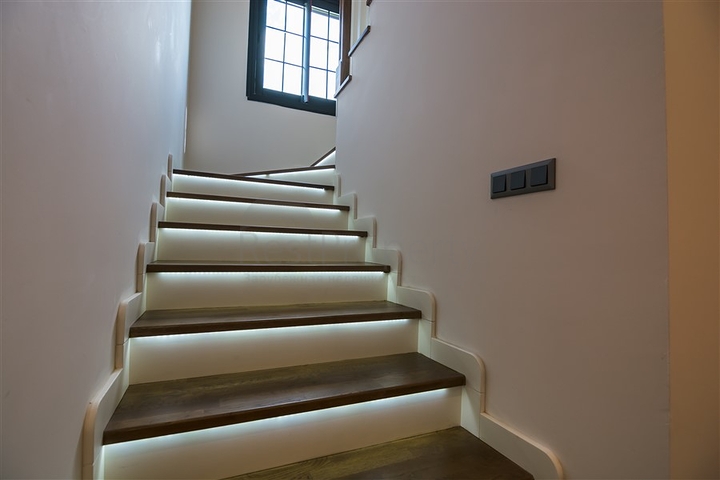 فيلا فاخرة في الانيا - اطلالة بحر - 5 غرف وصالة -في كاستل / الانيا 