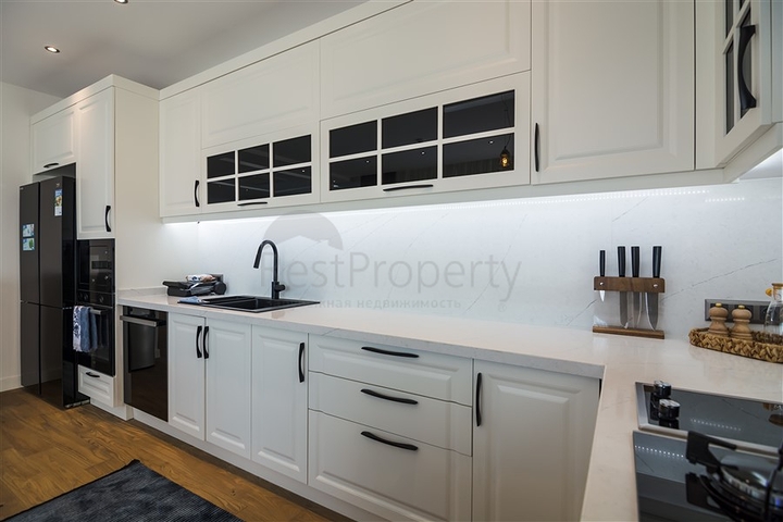 فيلا فاخرة في الانيا - اطلالة بحر - 5 غرف وصالة -في كاستل / الانيا 