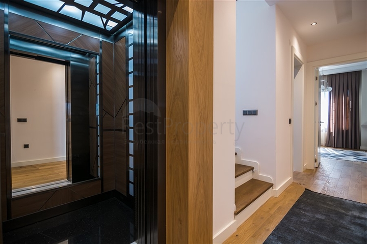 فيلا فاخرة في الانيا - اطلالة بحر - 5 غرف وصالة -في كاستل / الانيا 